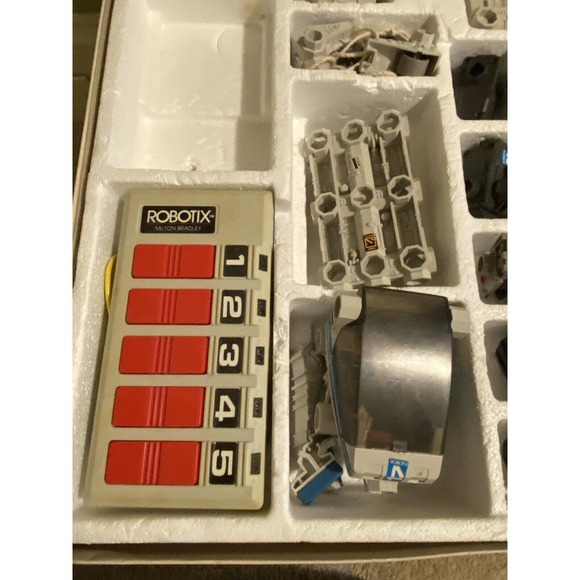 Vintage 1985, Robotix Series R-2000 by Milton Bradley - Picture 10 of 12